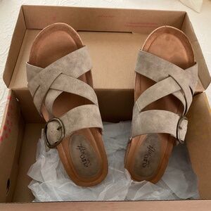 Euro soft Gwenda slides in stone taupe